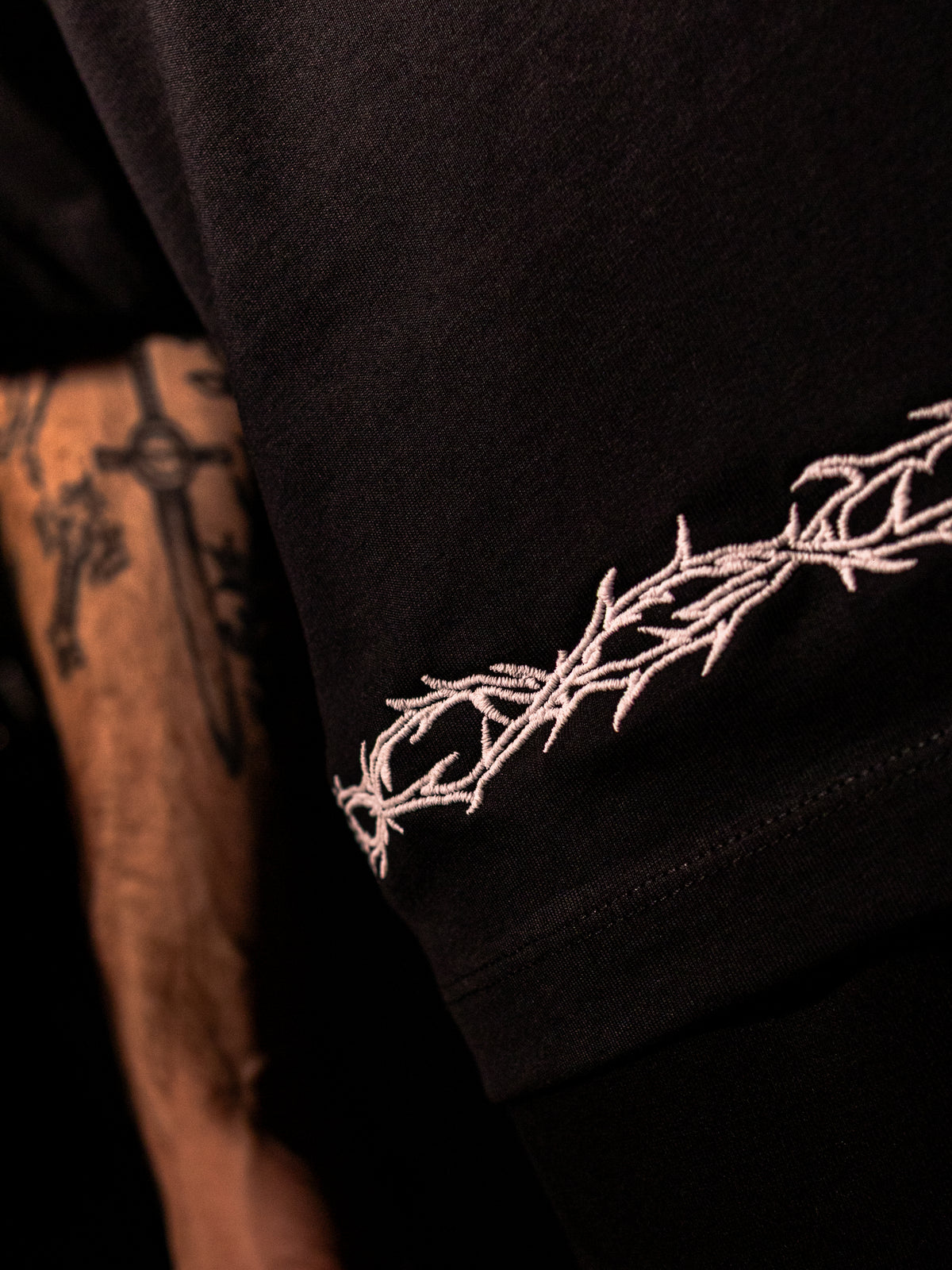 'Thorns' Tee (Black / White)